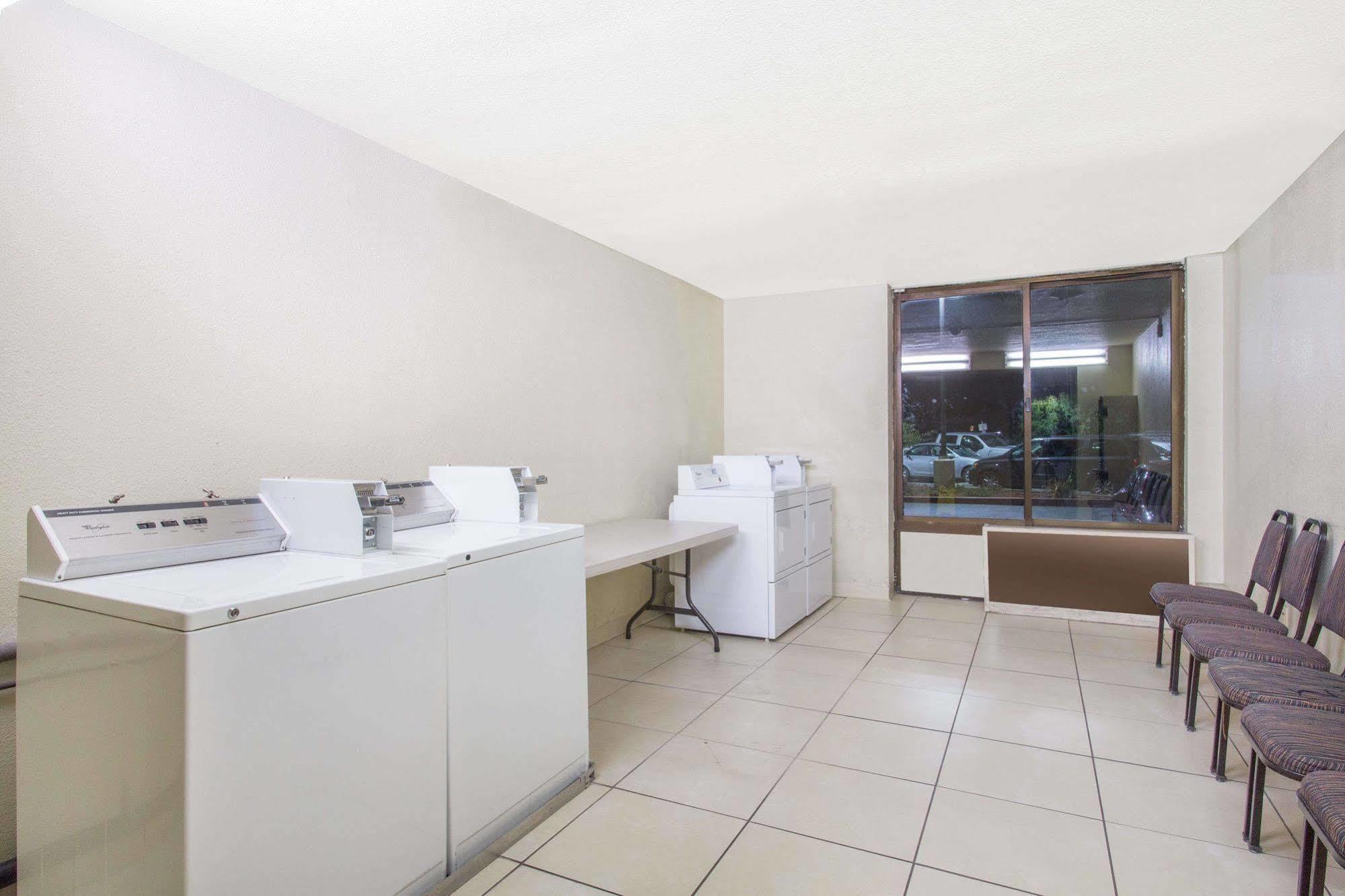 Days Hotel By Wyndham Oakland Airport-Coliseum Room photo