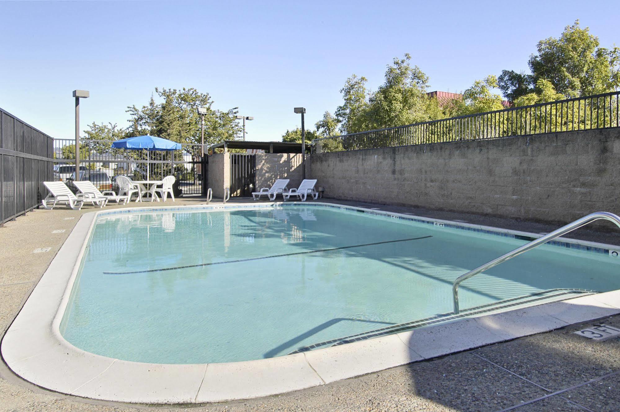 Days Hotel By Wyndham Oakland Airport-Coliseum Facilities photo